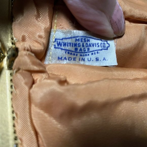 Vintage WHITING & DAVIS Gold Tone Mesh Purse With Filigree Metal Top - Picture 9 of 12